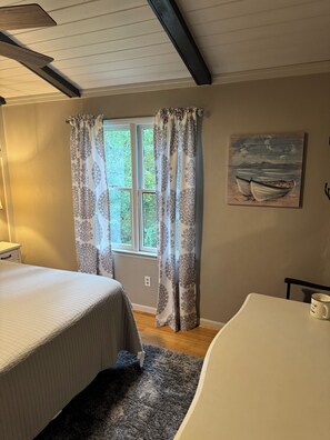2 slaapkamers, een strijkplank/strijkijzer, gratis wifi, beddengoed