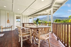 Outdoor dining - 4 Bedroom A/C home in Hanalei. Walk to shops & the beach! (Hanalei)