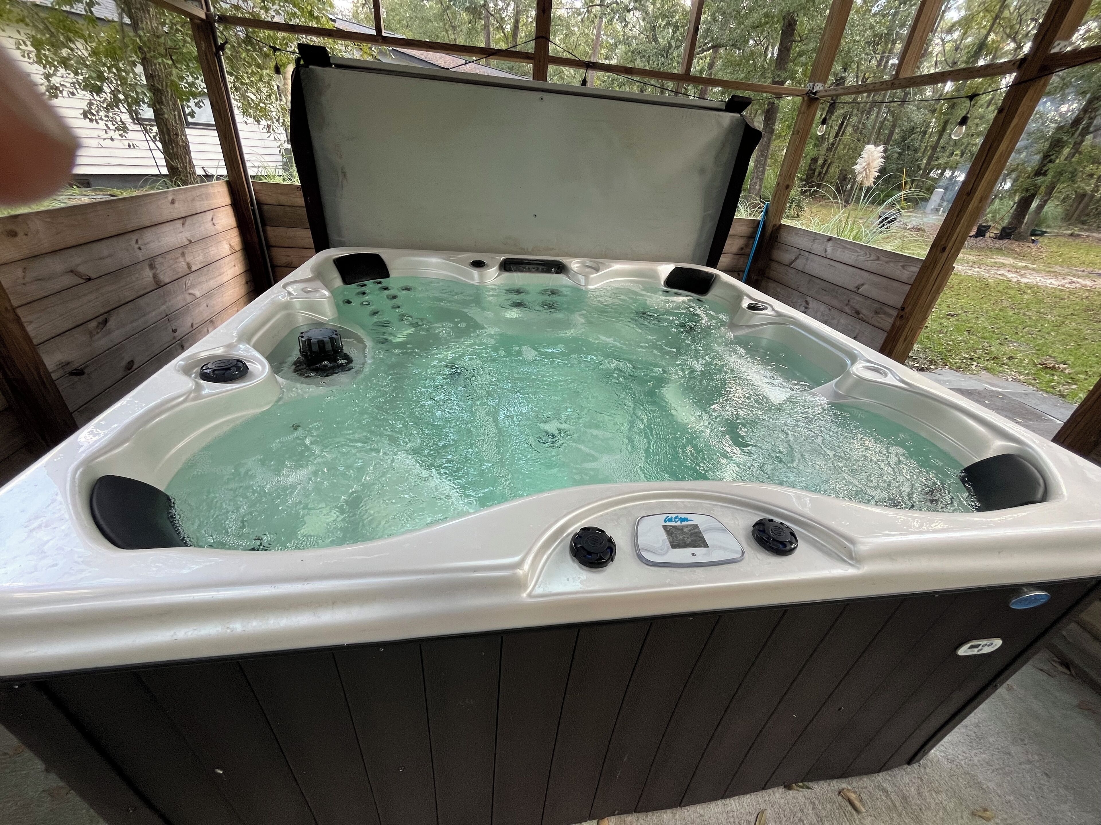 Outdoor spa tub