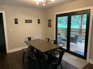 Dining - Peaceful, Southern Getaway with Spa on 2 acres near Savannah (Guyton)