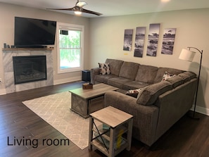 TV - Peaceful, Southern Getaway with Spa on 2 acres near Savannah (Guyton)