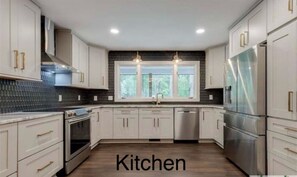 Microwave, oven, stovetop, dishwasher - Peaceful, Southern Getaway with Spa on 2 acres near Savannah (Guyton)