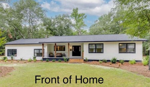 Peaceful, Southern Getaway with Spa on 2 acres near Savannah