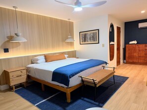 Rom – premier, 1 kingsize-seng | Sengetøy av topp kvalitet, minibar og individuelt dekorert