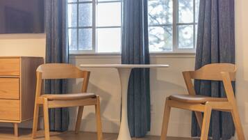 Ropa de cama de alta calidad y minibar