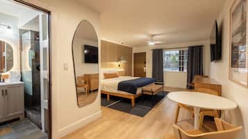 Kamar Premier, 1 Tempat Tidur King | Seprai premium, minibar, ruang kerja ramah laptop, dan Wi-Fi gratis