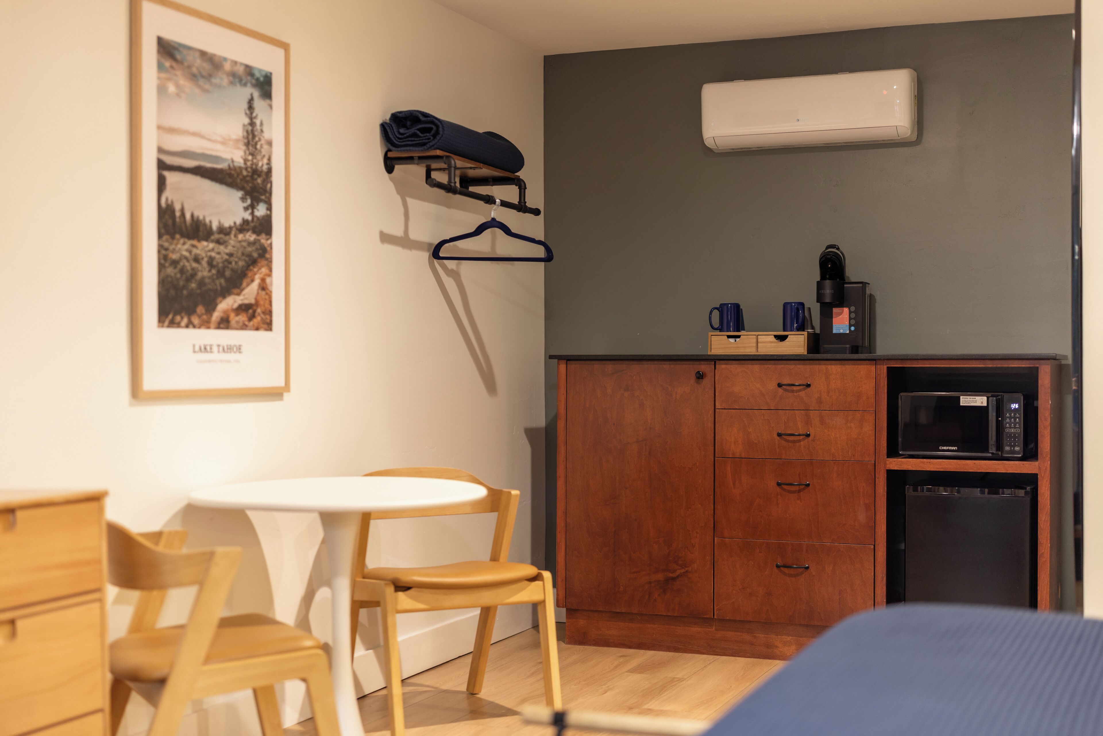 Premier Room, 1 King Bed | Premium bedding, minibar, laptop workspace, WiFi (free)