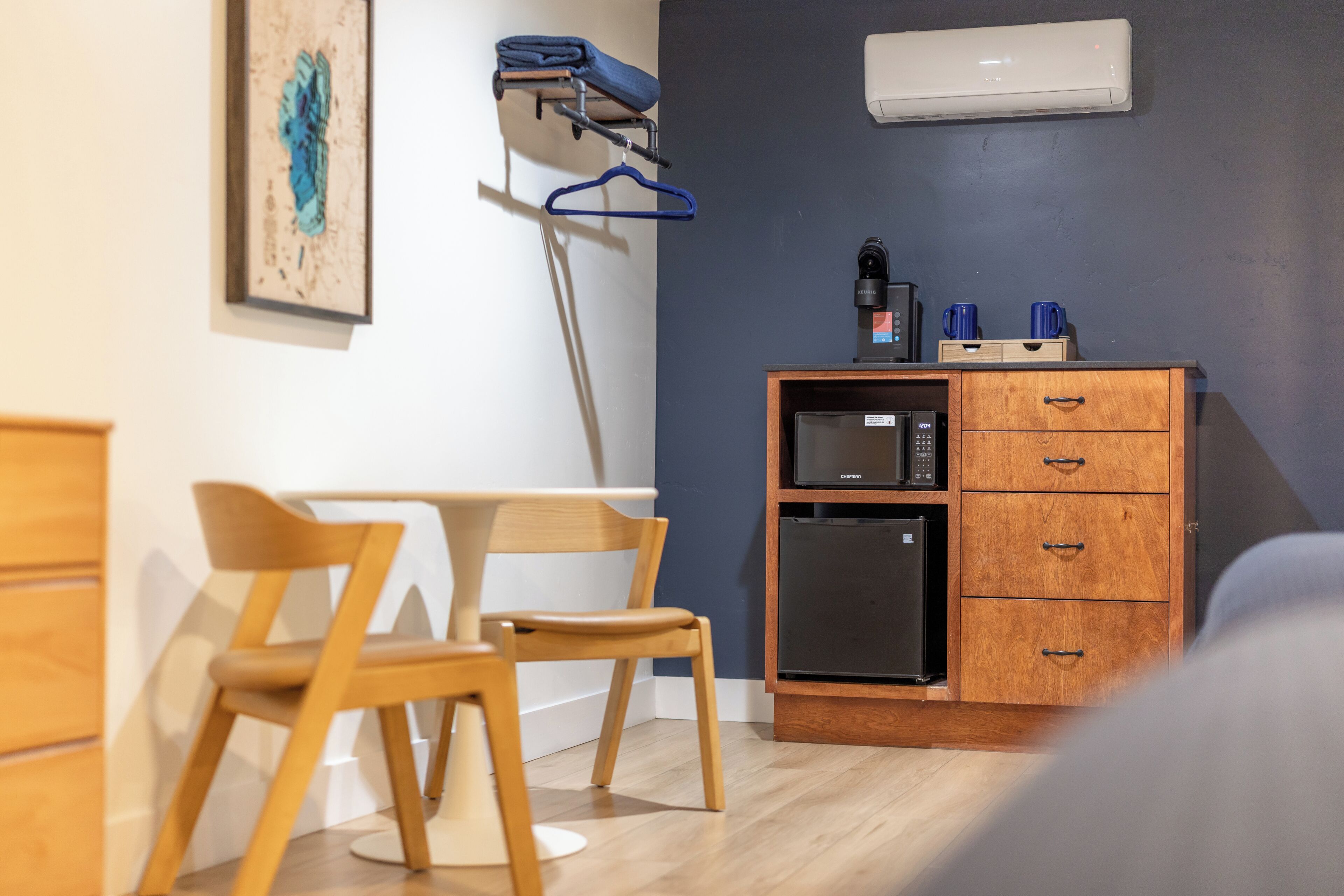 Premium bedding, minibar, laptop workspace, WiFi (free)