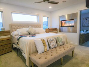 5 bedrooms, internet, bed sheets - The White House (Edmonton)