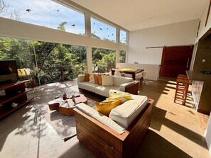 Basic Villa | Living area | Flat-screen TV - Casa c/ Piscina Privativa, 3 Suítes Sala integrada (Cairu)