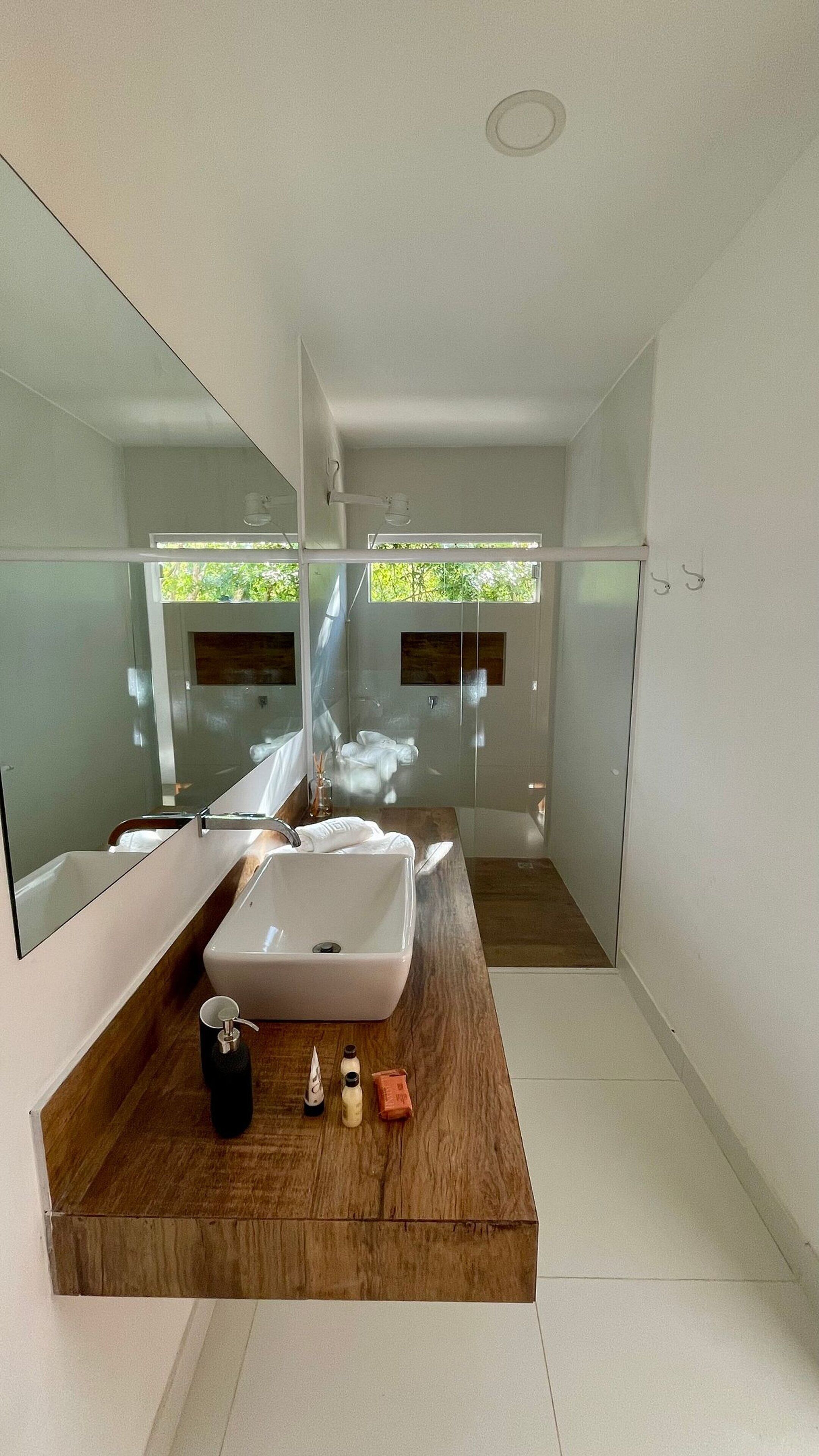 Vila Basic | Kamar mandi | Shower, pengering rambut, handuk, dan tisu toilet