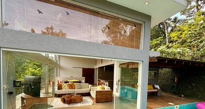 Casa c/ Piscina Privativa, 3 Suítes Sala integrada