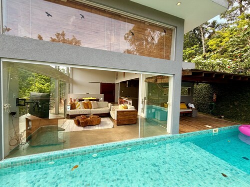 Casa c/ Piscina Privativa, 3 Suítes Sala integrada