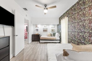6 bedrooms, desk, free WiFi, bed sheets