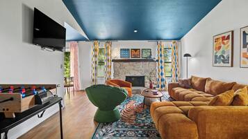 Smart TV, reproductor de DVD y libros