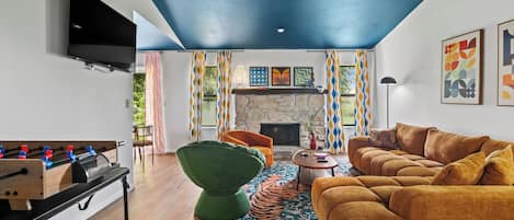 Smart TV, DVD player, books