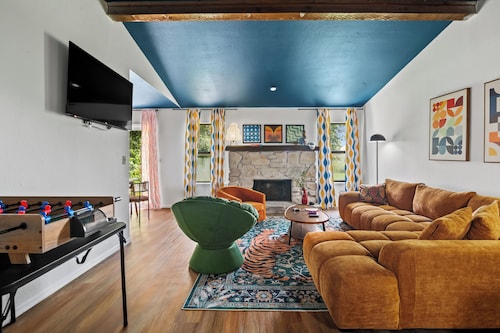 Groovy Getaway - Retro Vibes and Modern Comfort