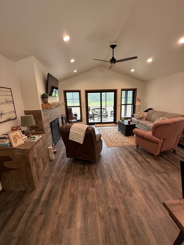 Gorgeous 3-bedroom cottage near the Menominee River