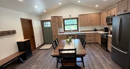 Gorgeous 3-bedroom cottage near the Menominee River
