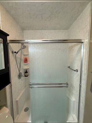 Shower, hair dryer, towels, soap - Private 2 bedroom guest suite in Charming cottage-style house in Latham New York (Latham)