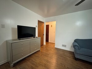 TV - Private 2 bedroom guest suite in Charming cottage-style house in Latham New York (Latham)