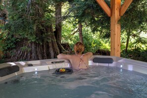 Outdoor spa tub