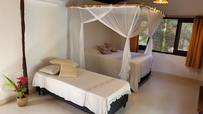 Classic Loft, Garden View | Free WiFi, bed sheets