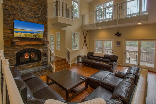 Living area - Gorgeous 8-bedroom house in South Lake Tahoe (South Lake Tahoe)