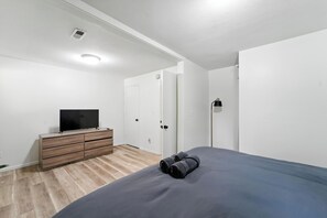 3 habitaciones, escritorio, tabla de planchar con plancha y wifi gratis 