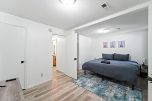 3 bedrooms, desk, iron/ironing board, free WiFi