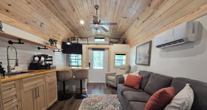 Charming Country Cottage minutes from Gainesville