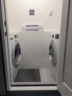 Interior - Fully Furnished Holiday Rental (Surrey)