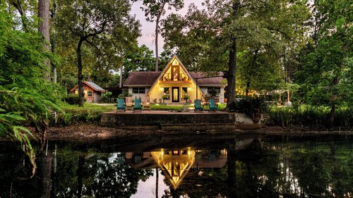 Elvenstar Lodge - Enchanting A-Frame Retreat, Themed Decor, Pond & Nature Views