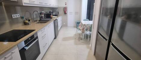 Køleskab, mikrobølgeovn, ovn, opvaskemaskine