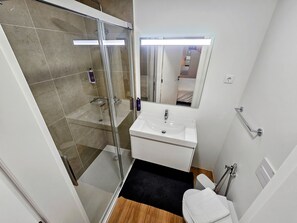 Hair dryer, towels - Dreamland Apartment (Ponta Delgada)