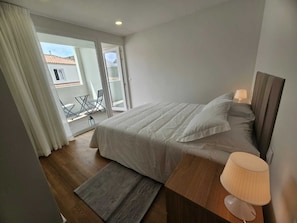 1 bedroom, iron/ironing board, travel crib, internet