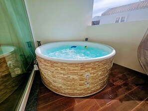 Indoor spa tub