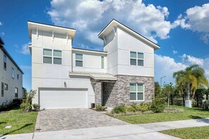 Front of property - Spacious 9-bedroom Orlando vacation home (Kissimmee)