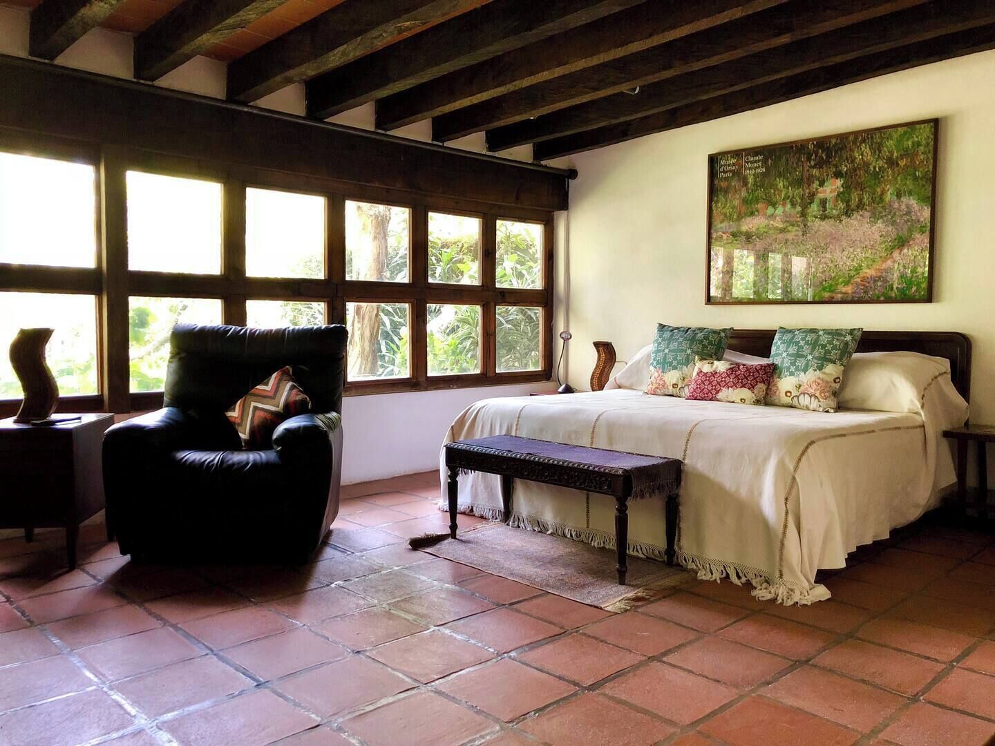 9 chambres, fer et planche à repasser, Wi-Fi, draps fournis