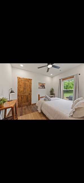3 bedrooms, in-room safe, iron/ironing board, WiFi