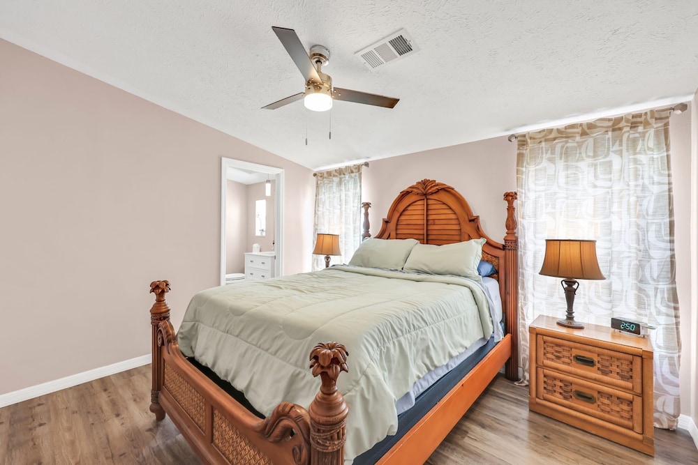 fun-beach-house-less-than-5-miles-to-the-beach-lee-county-vrbo