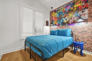 2 bedrooms, iron/ironing board, free WiFi, bed sheets