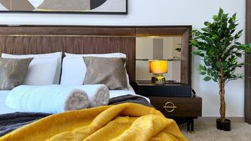 1 bedroom, desk, iron/ironing board, WiFi