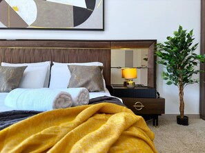 1 bedroom, desk, iron/ironing board, WiFi