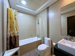 Hair dryer - Marina View Stay w/ Rooftop Pool, Near JBR Beach (Dubai Marina)