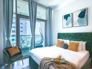 1 bedroom, desk, iron/ironing board, WiFi - Marina View Stay w/ Rooftop Pool, Near JBR Beach (Dubai Marina)