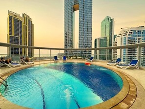 Pool - Marina View Stay w/ Rooftop Pool, Near JBR Beach (Dubai Marina)