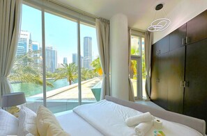 2 bedrooms, desk, iron/ironing board, WiFi