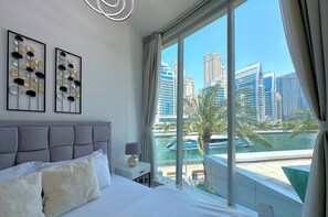 2 bedrooms, desk, iron/ironing board, WiFi