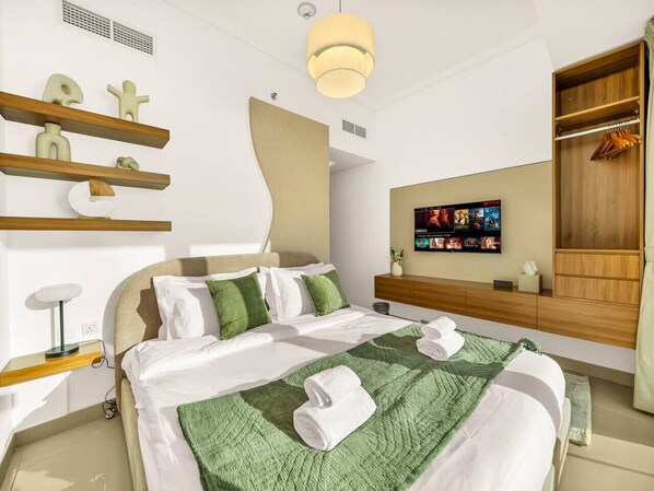 3 bedrooms, desk, iron/ironing board, WiFi